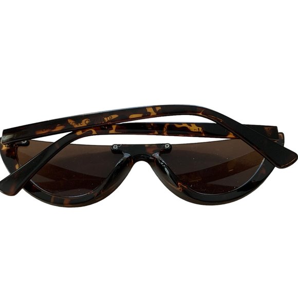 Tortoise Shell Cat-Eye Sunglasses - Picture 7 of 7